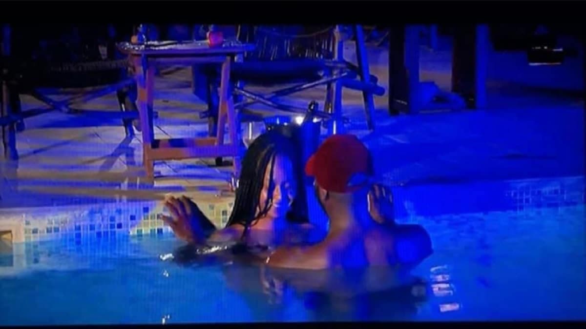 The Bachelor: Nadia dit enfin toute la vérité sur sa soirée à  la piscine avec Joà«l