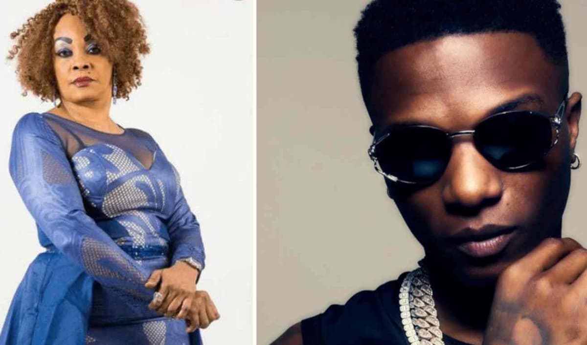 « Je suis la mère d’Arafat, je … »; Tina Glamour recadre Wizkid après son concert manqué