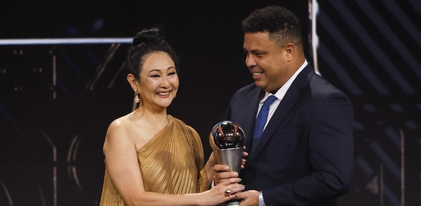 FIFA The Best: Ronaldo remet une distinction spéciale à  Mà¡rcia Aoki, la veuve du roi Pelé