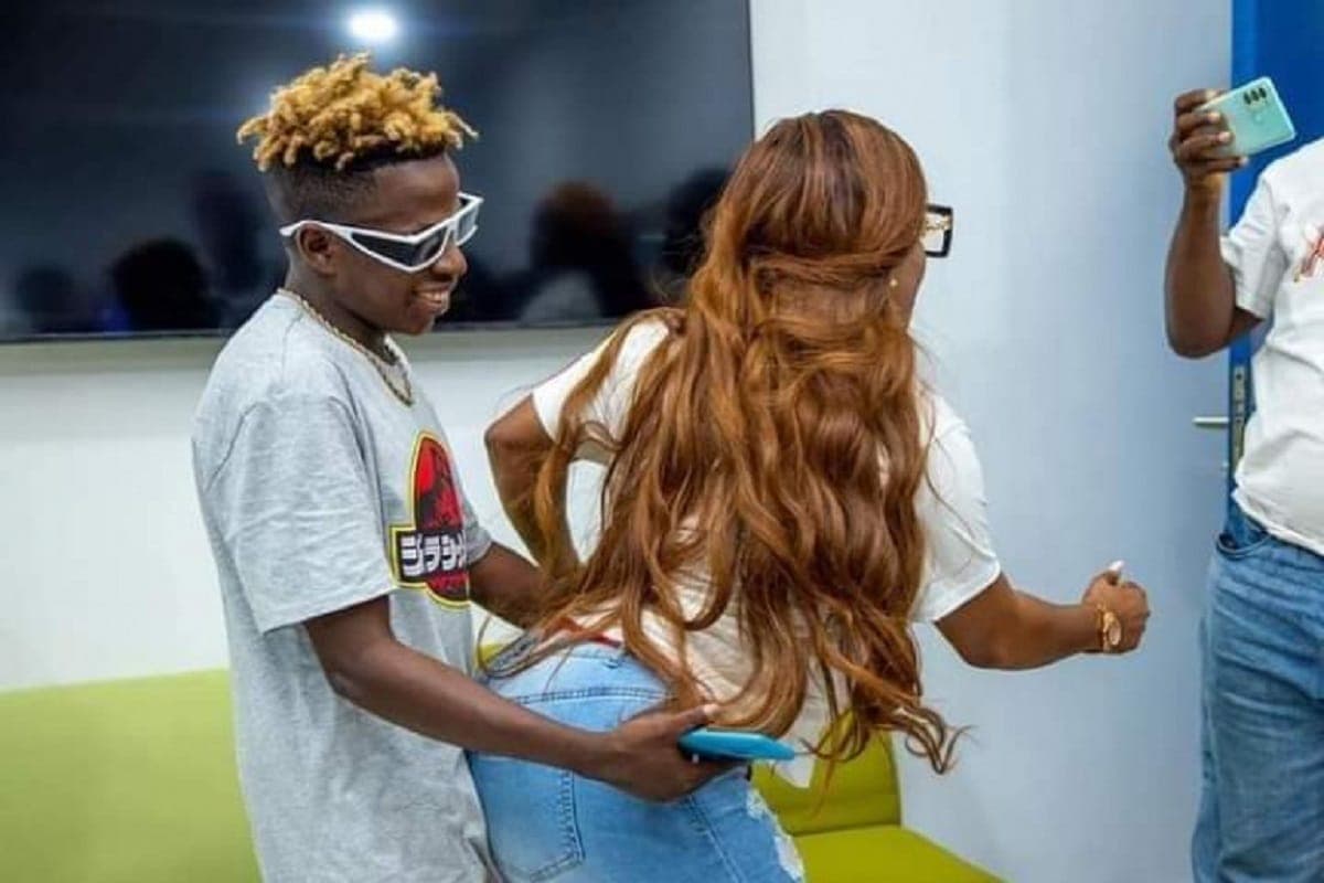 Dj congélateur craque pour cette chanteuse camerounaise à  cause de son postérieur