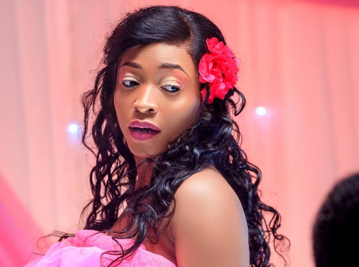 « Vous aimez trop jouer aux … » Agacée, Sessimè recadre sèchement un internaute « connaisseur »