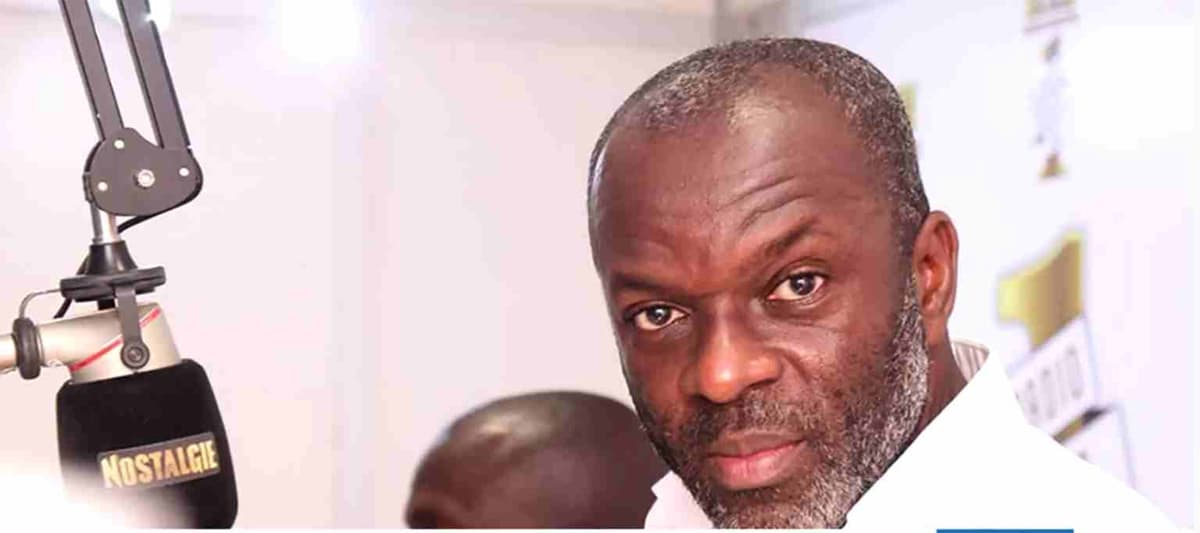 Yves De Mbella: après les accusations d’apologie de viol, l’animateur reprend son poste au Comici