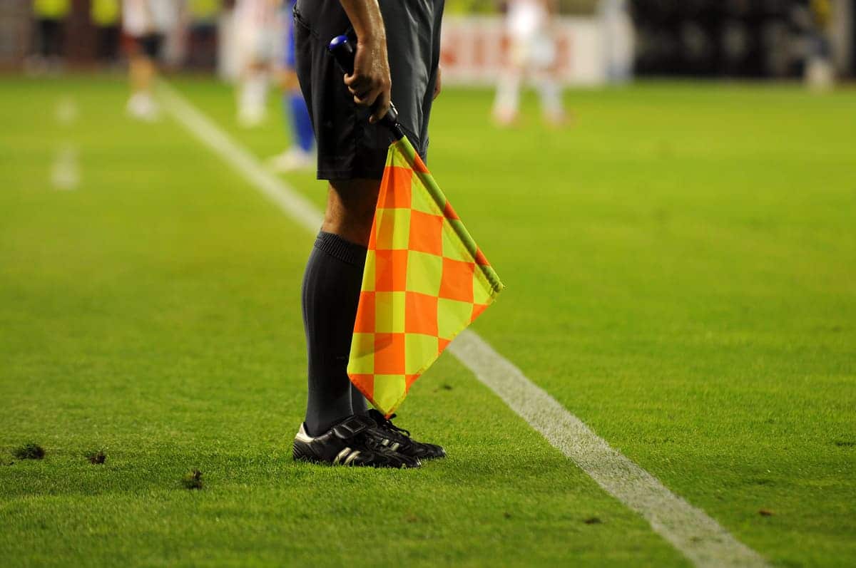 RDC: pour avoir refusé de siffler un penalty, un arbitre bastonné par des joueuses (Vidéo)