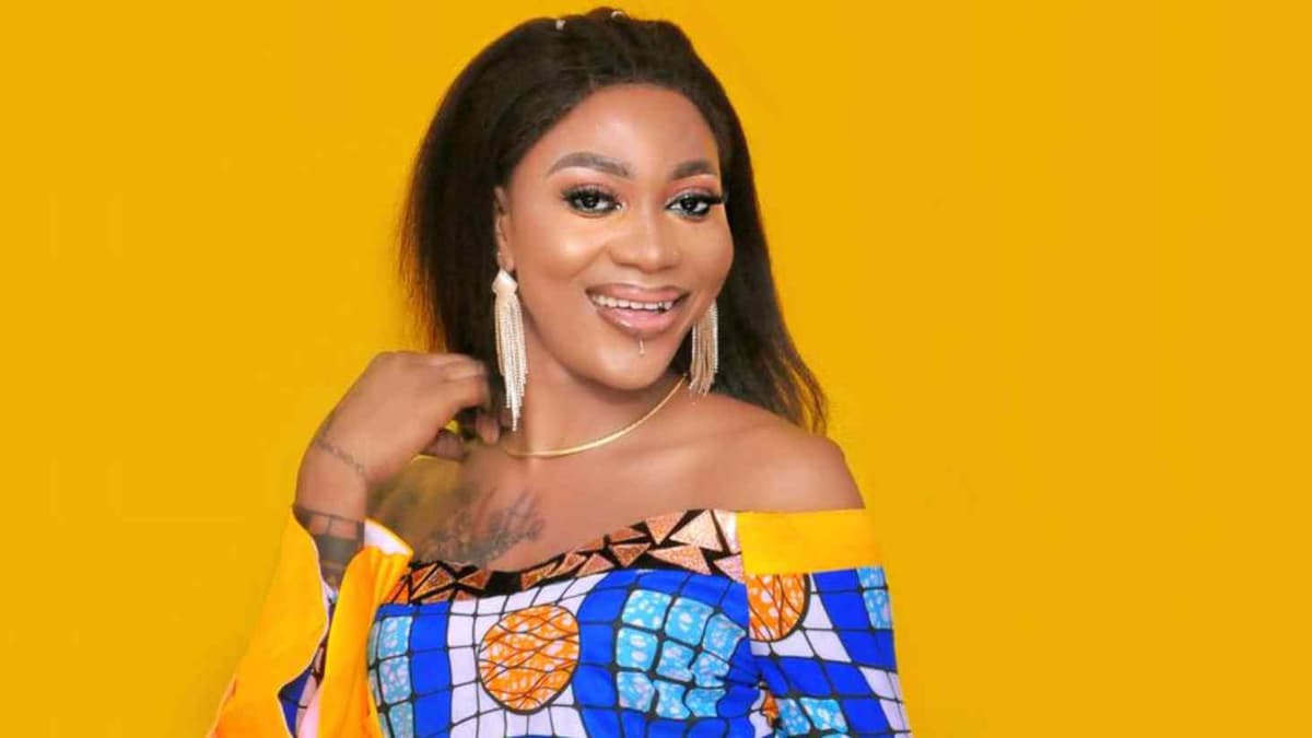 Bénin: Le tiktokeur « La Chocolette » inflige 2 gifles à  un jeune au Festival Eat and Drink