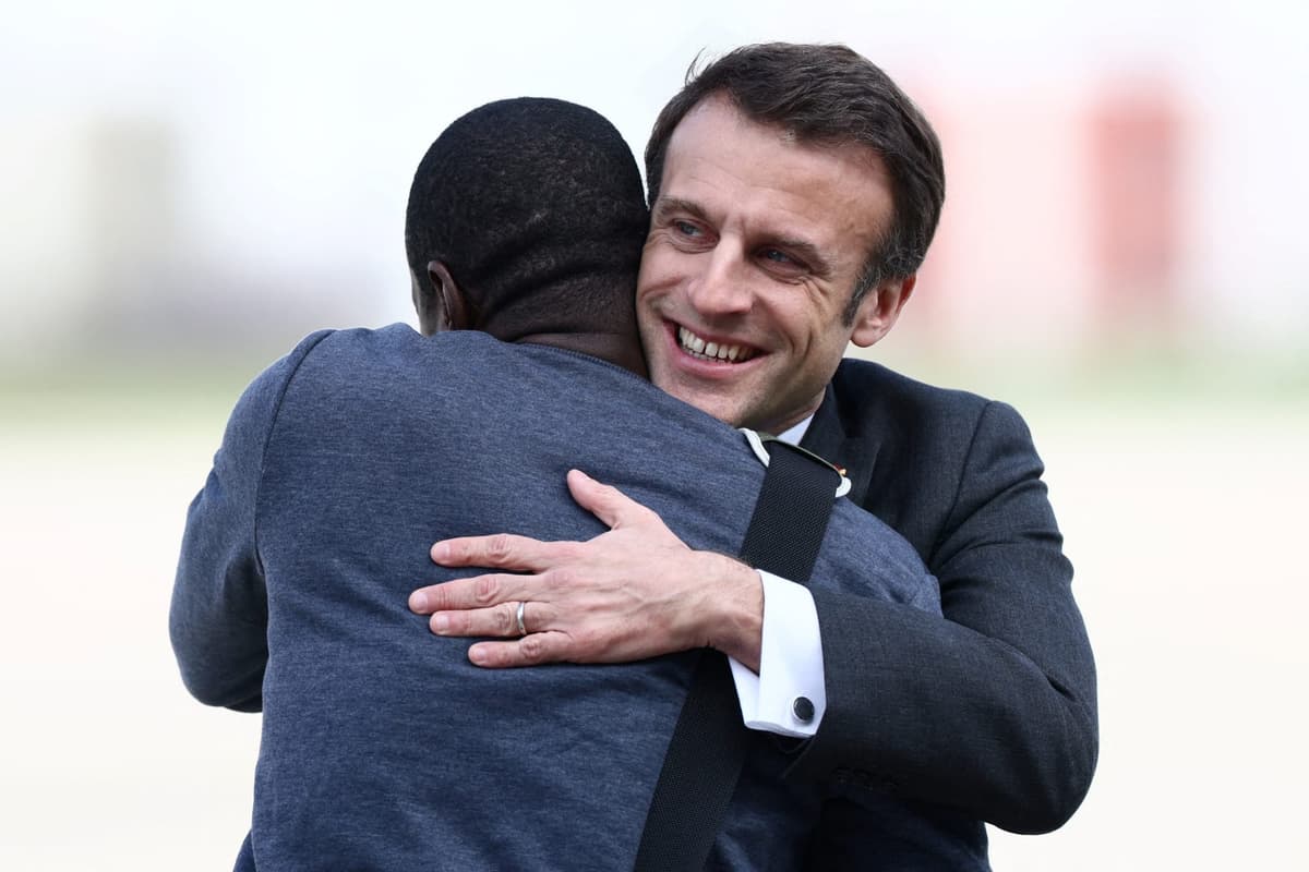 Emmanuel Macron accueille le journaliste Olivier Dubois après sa libération