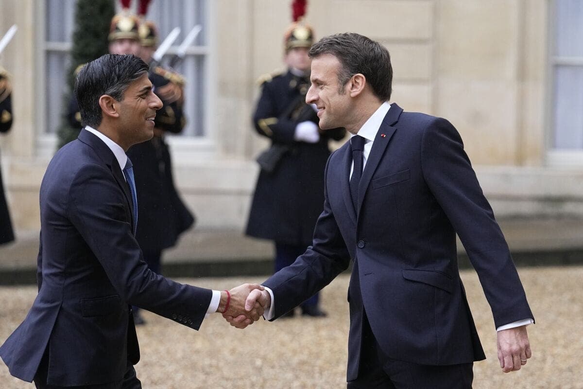 Le PM britanniqueÂ RishiÂ Sunak accueilli à  l’Élysée par son « ami » Emmanuel Macron