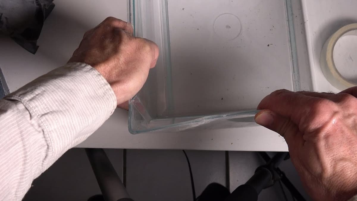 L’astuce de bicarbonate et de colle pour réparer les objets cassés