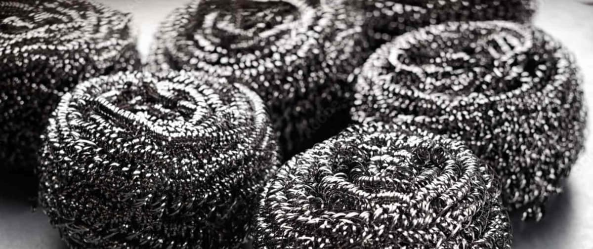 Eponge boule en inoxÂ : 05 façons ingénieuses de l’utiliser pour des résultats impeccables