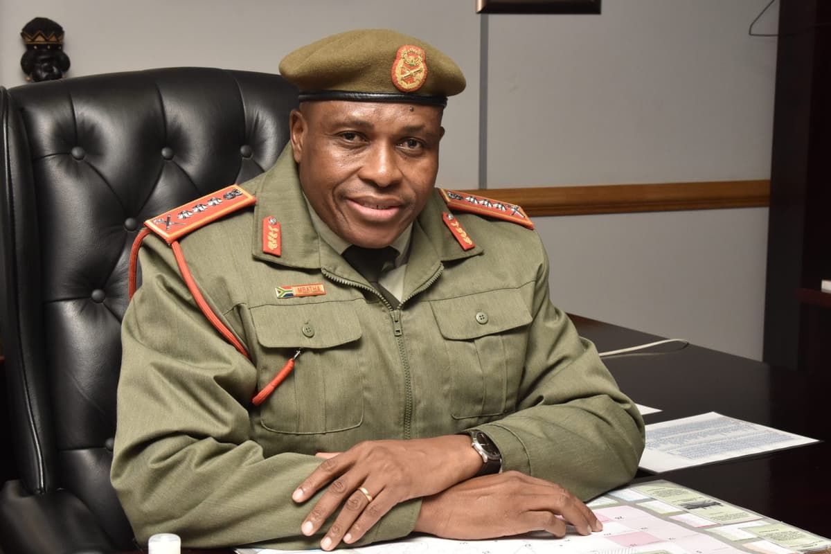 Coopération militaire: le commandant de l’armée sud-africaine en visite à  Moscou