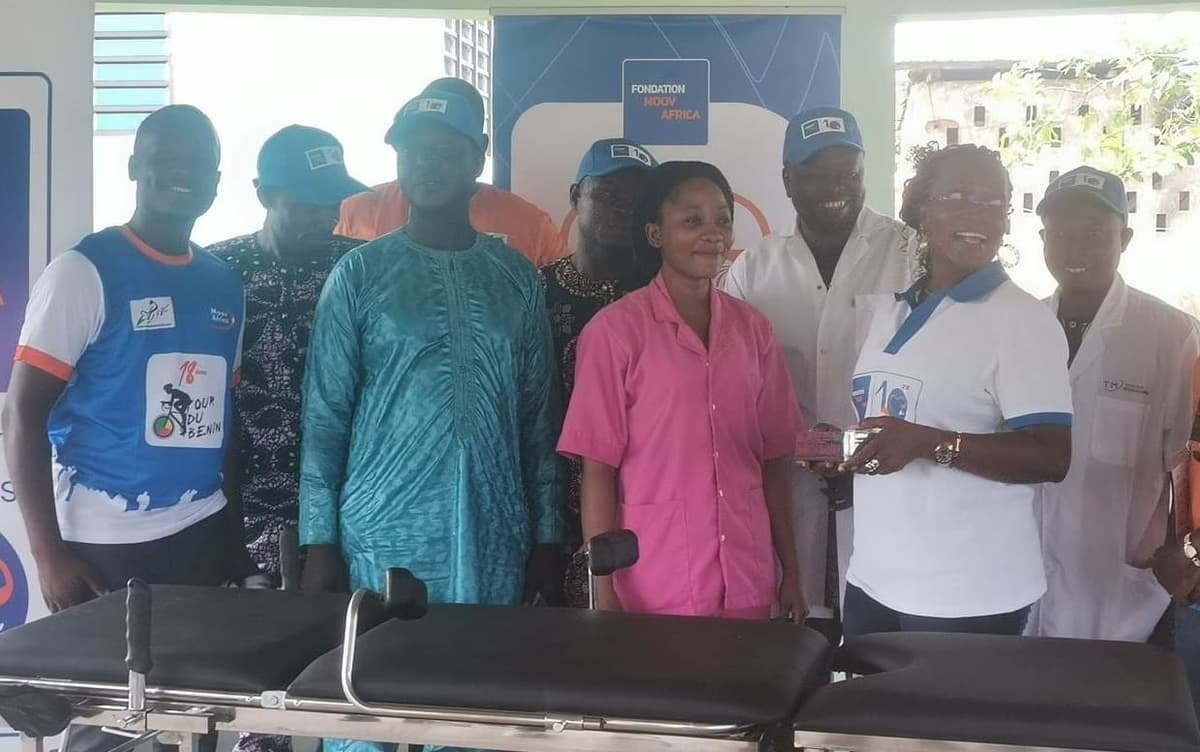 Bénin: don de table d’accouchement de la Fondation Moov Africa au centre de santé de Sèhouê