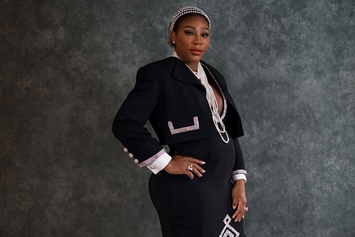Serena Williams fait ses débuts avec son baby bump au Met Gala