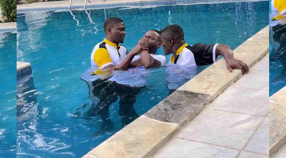 Bénin: baptême du chanteur Fanicko dans une piscine (photos)