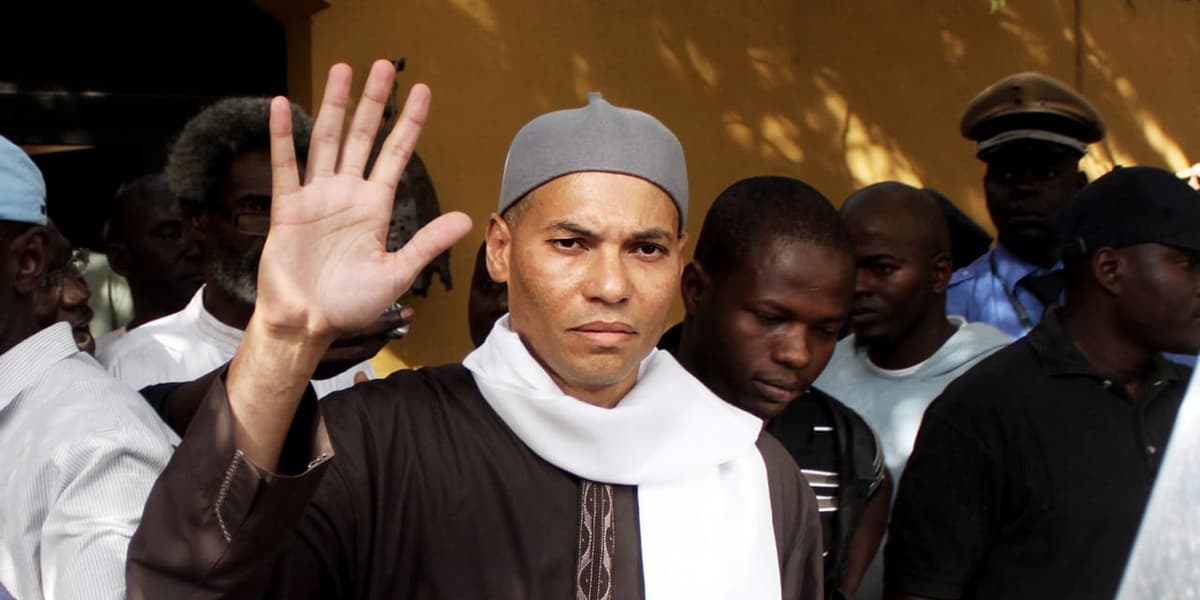 Présidentielle au Sénégal: Karim Wade fait acte de candidature