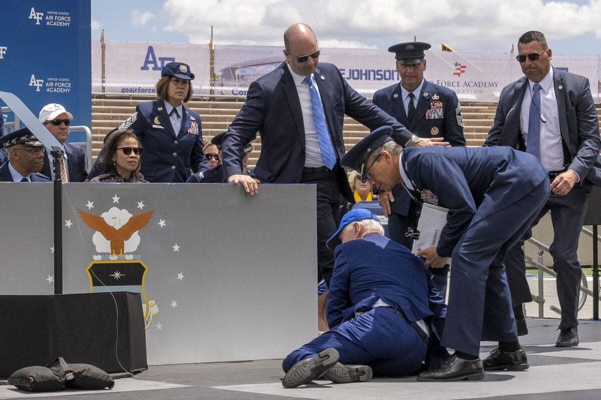 USA: pour éviter des chutes et trébuchements, Joe Biden s’offre des baskets Boat anchor (photo)
