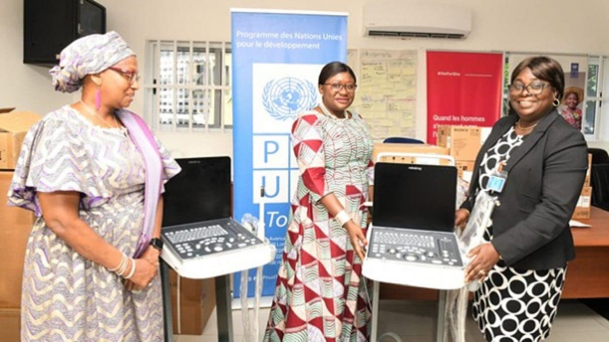 Togo: le PNUD dote 10 hôpitaux d’échographes modernes