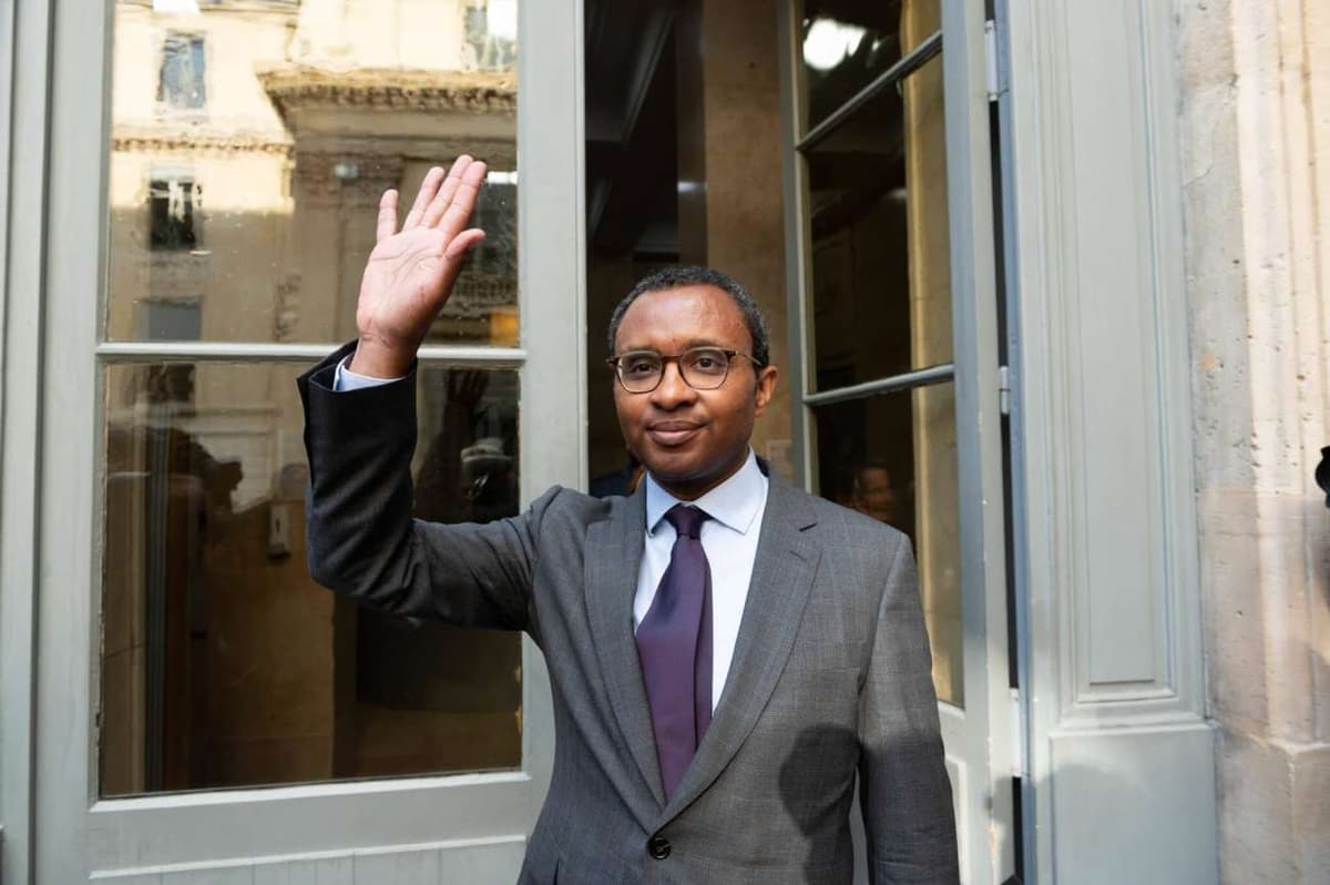 Remaniement en France : Macron en veut-il au Sénégal et aux Sénef (Sénégalais -Français) ?