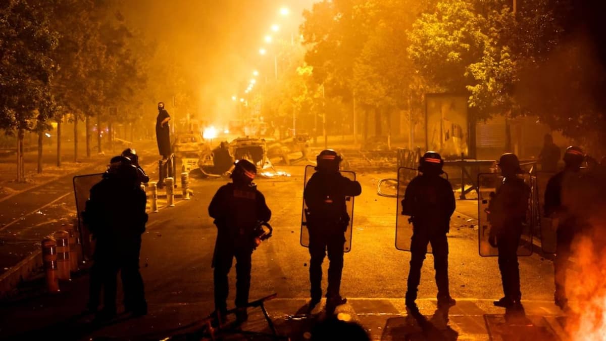 France: de la République en Marche à  la République en Feu ?