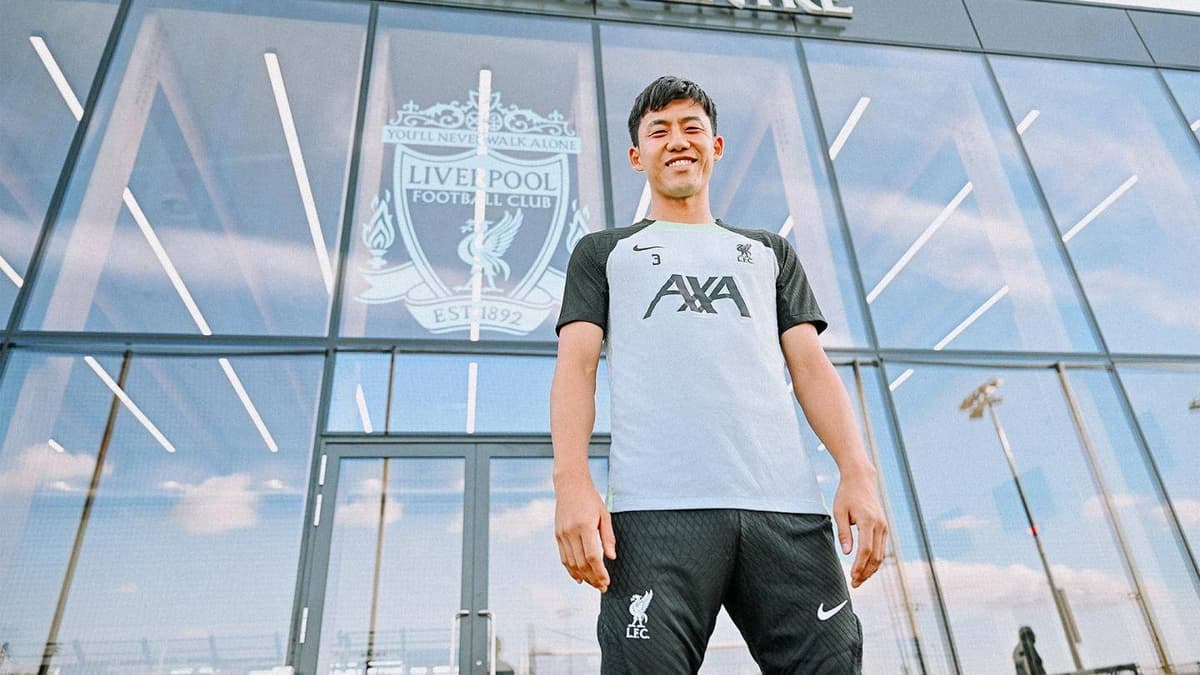 Officiel: Liverpool s’offre le japonais Wataru Endo