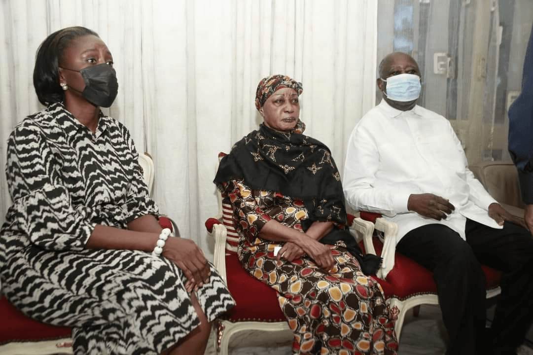 Côte d’Ivoire : Laurent Gbagbo console Henriette Konan Bédié (photos)