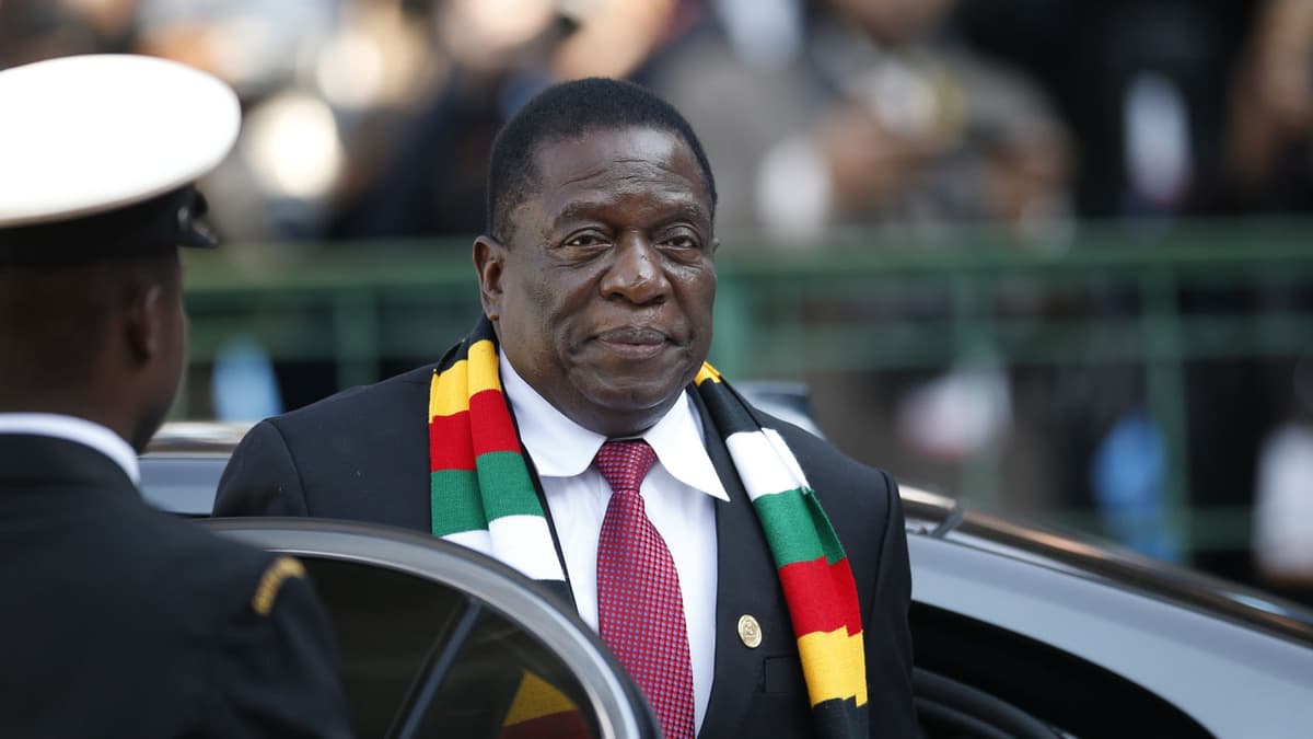 Zimbabwe : un vendeur inculpé après avoir insulté le président lors d’une dispute sur des toilettes