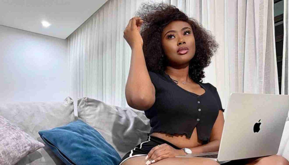 « Aujourd’hui, je vis avec une trompe, un seul ovaire », Esther Uha sur l’avortement