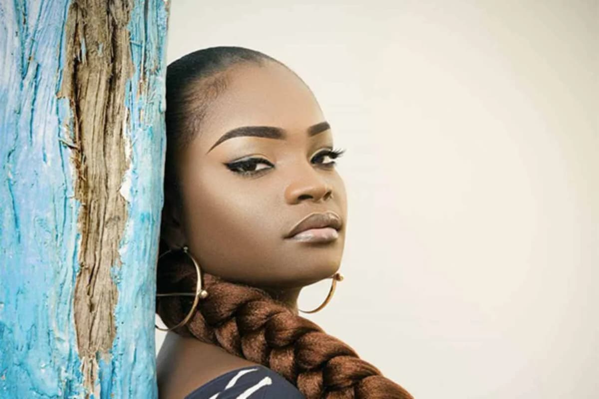 « J’ai pris 10 millions sur WeLovEya », la chanteuse Queen Fumi fait des clarifications (vidéo)