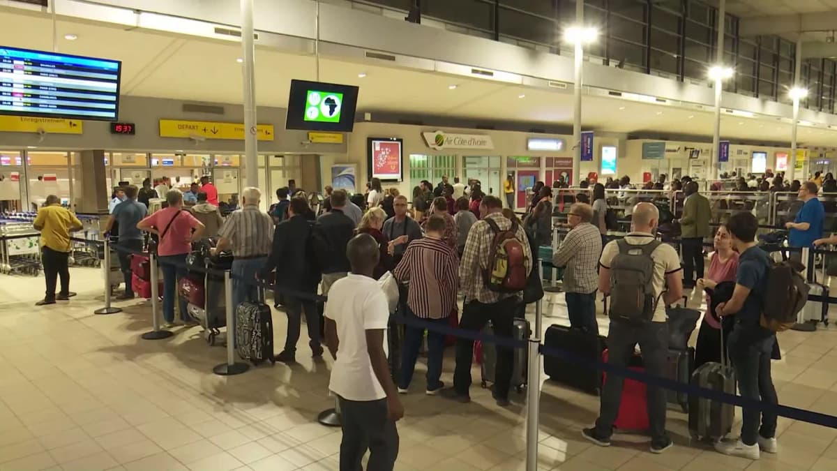 Côte d’Ivoire : un voleur de passeport appréhendé à  l’aéroport Félix Houphouà«t Boigny