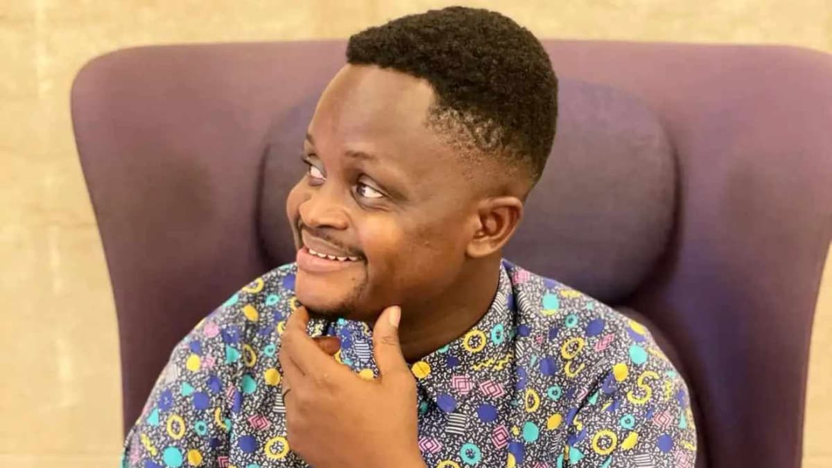 Observateur Ebène: 1 mois après sa sortie, l’humoriste ivoirien retourne en Prison