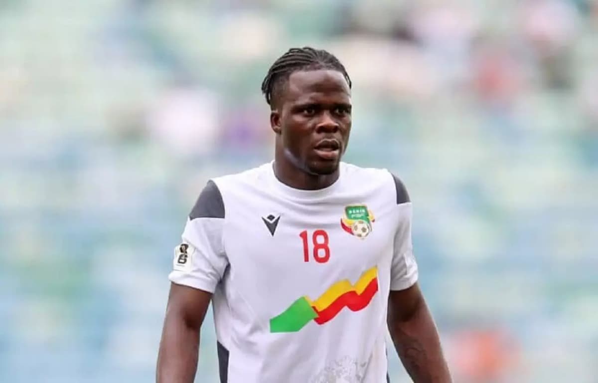 Junior Olaitan s’excuse après un échange de maillot polémique avec Osimhen