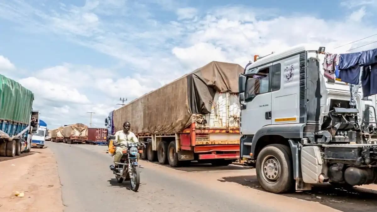 Embargo sur les véhicules RB au port de Lomé : le Syntra-Inab s’indigne