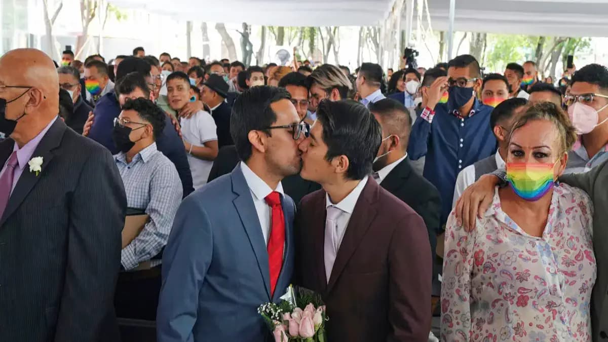 Mexique: plus de 100 couples de même sexe se marient lors d’une cérémonie de masse