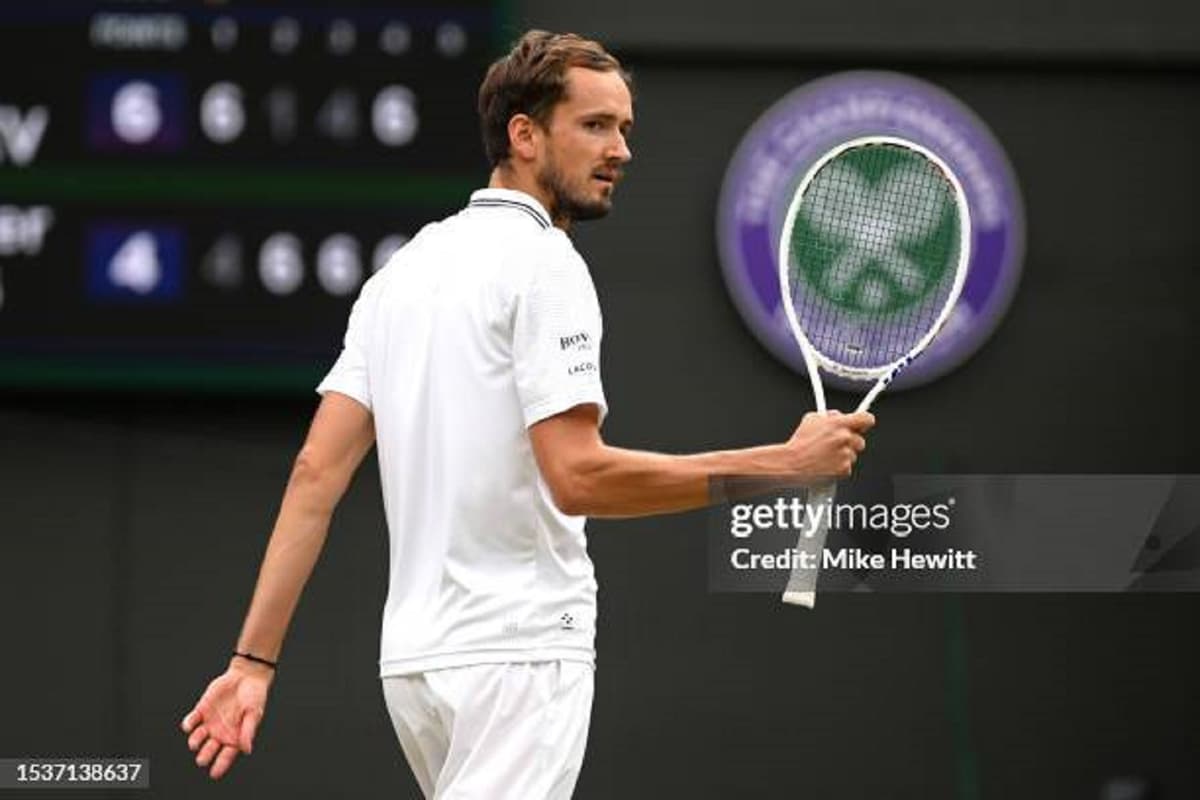 Wimbledon: le russe Daniil Medvedev éjecte Jannik Sinner et file en demi-finale