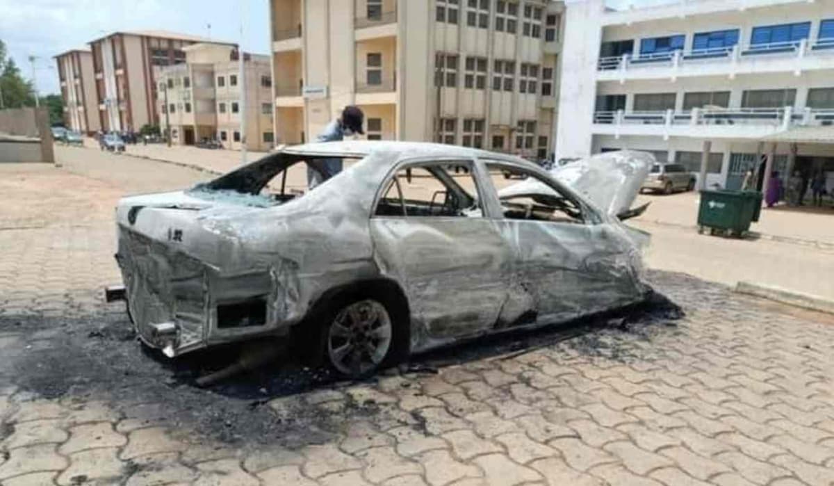 Bénin: un véhicule appartenant à  un pasteur brulé à  l’UAC