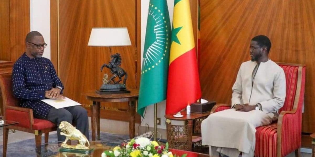 Sénégal-Burkina Faso: l’émissaire de Traoré rencontre le président Faye pour des négociations CEDEAO-AES