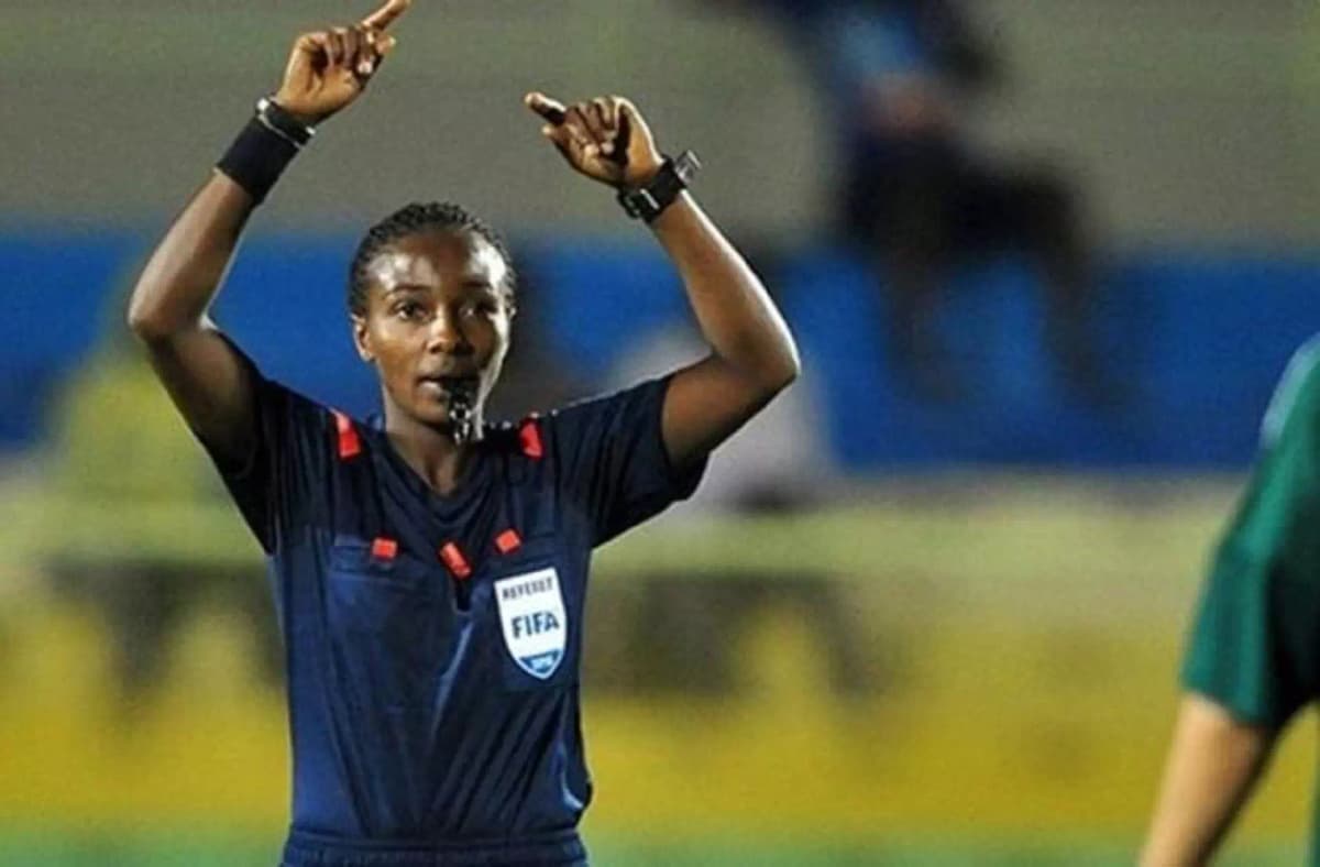 L’arbitre rwandaise Salma Radia Mukansanga annonce sa retraite sportive