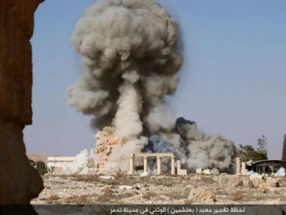 Syrie : deux explosions frappent une base aérienne à  Palmyre