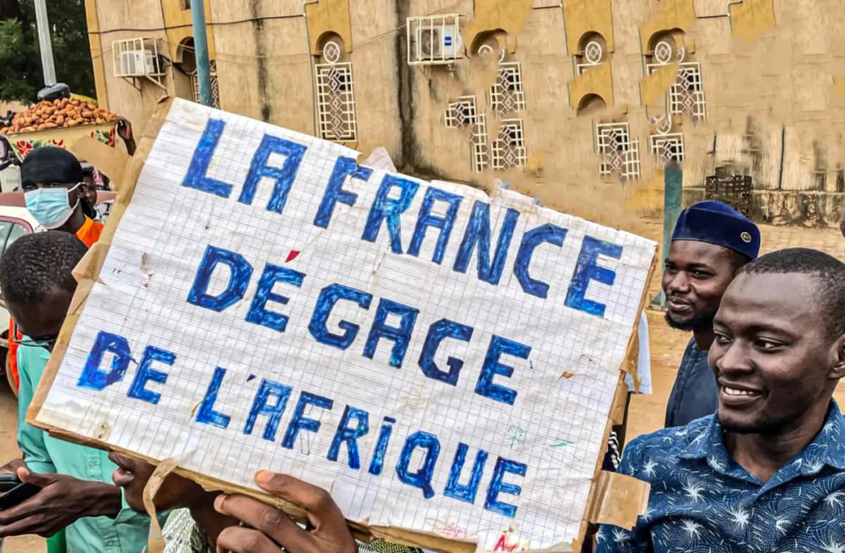 En Afrique, un sentiment antifrançais ou anti-Françafrique ?