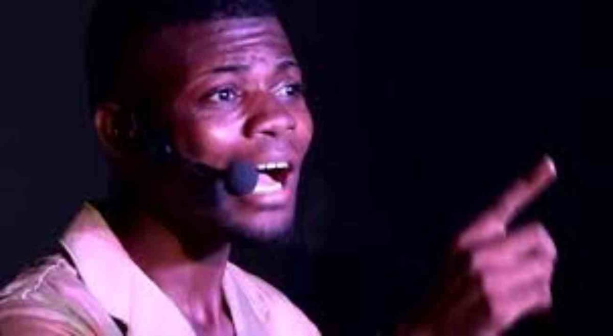 Bénin: l’humoriste Amour Aà¯ou en Spectacle « Tout est possible » à  Agone
