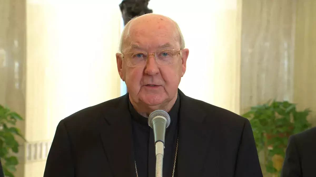 Qui est le cardinal Farrell, chef temporaire de l’Église catholique ?