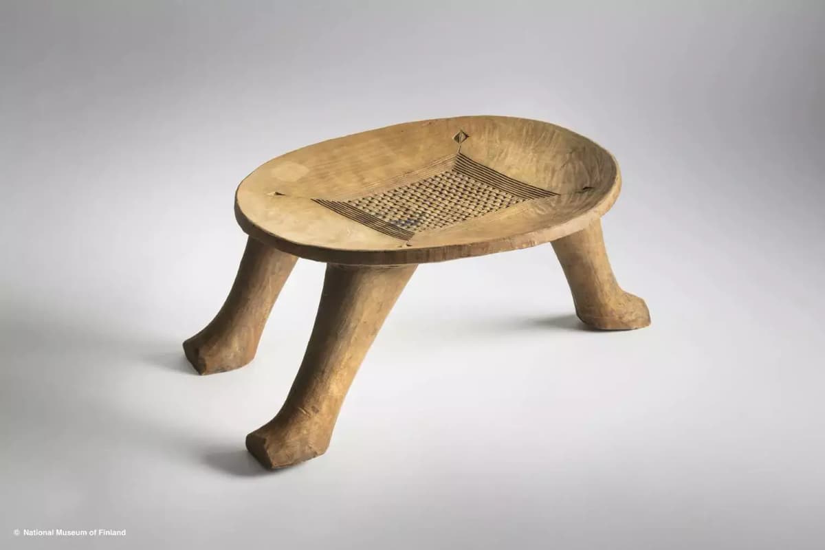 Bénin: le Kataklè, tabouret royal du Dahomey, restitué par la Finlande