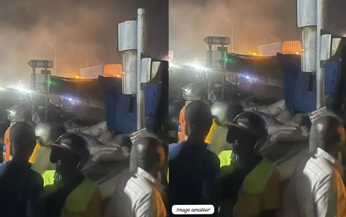 Bénin: un camion tombe à la renverse en pleine circulation à Calavi