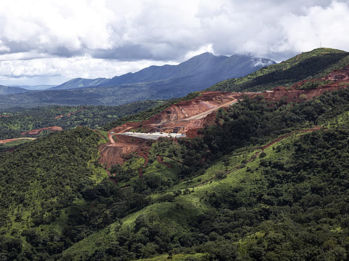 Guinée : après 30 ans d’attente, la mine de Simandou entre enfin en exploitation