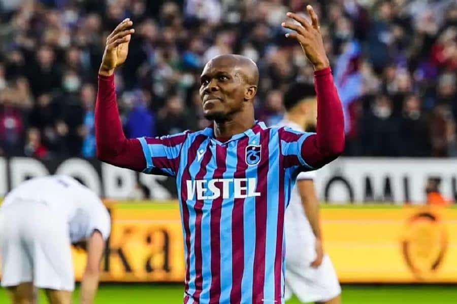 L’attaquant nigérian va prendre sa retraite