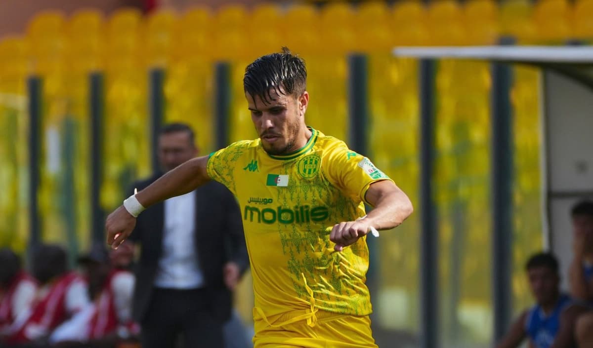 Aziz Lahmeri passe de la JS Kabylie au CS Constantine