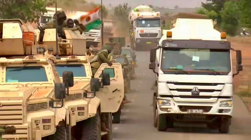 Mali : 82 citernes d’hydrocarbures du Niger arrivent sous escorte militaire