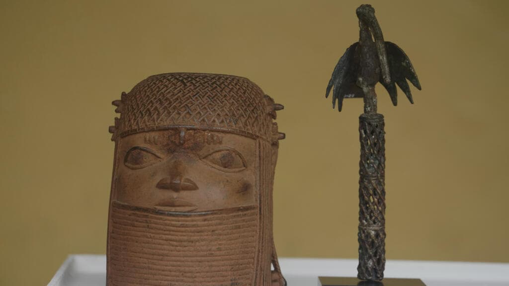 Royaume-Uni : le musée de l’Université de Cambridge va restituer 116 bronzes du Bénin au Nigeria