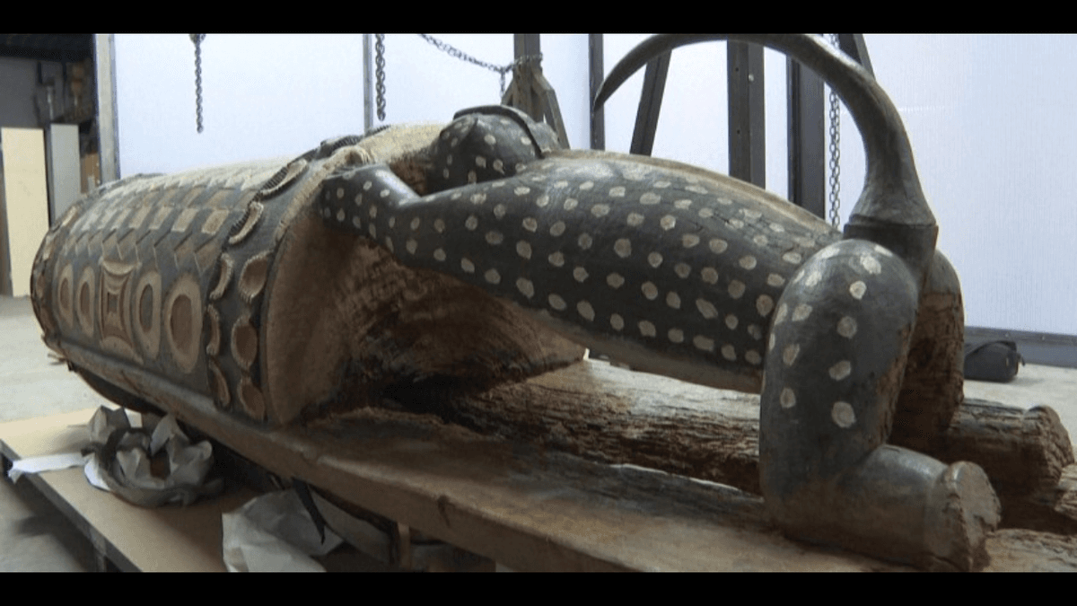 Françoise Remarck accueille le tambour parlant restitué par la France