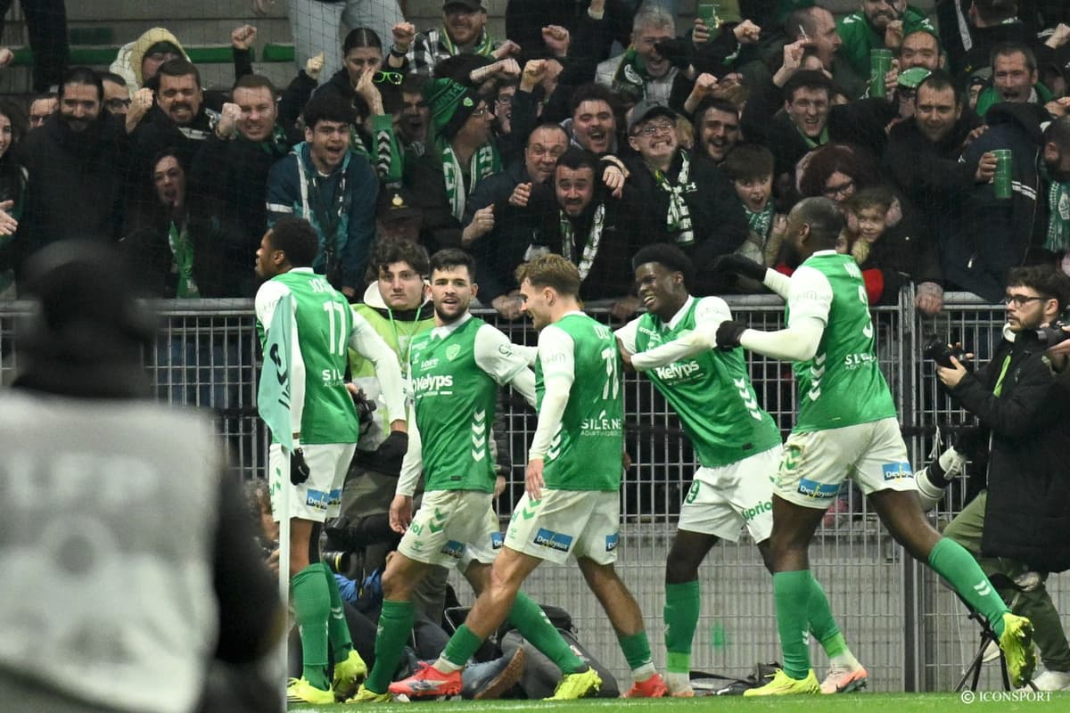 Ligue 2 BKT : Saint-Étienne bat Montpellier et remonte au classement