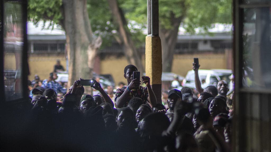 RDC : les autorités demandent des poursuites contre les abus sur les réseaux sociaux