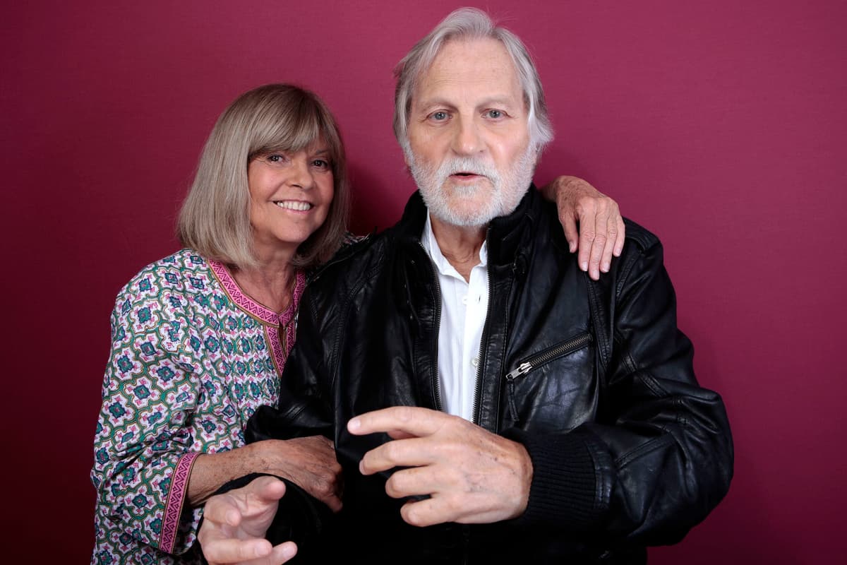 Chantal Goya et Jean-Jacques Debout : château médiéval, maison de maître, hangar